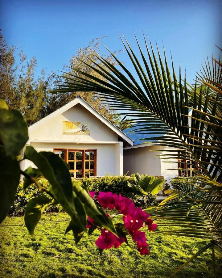 Uroa Getaway Bed & Breakfast Екстериор снимка