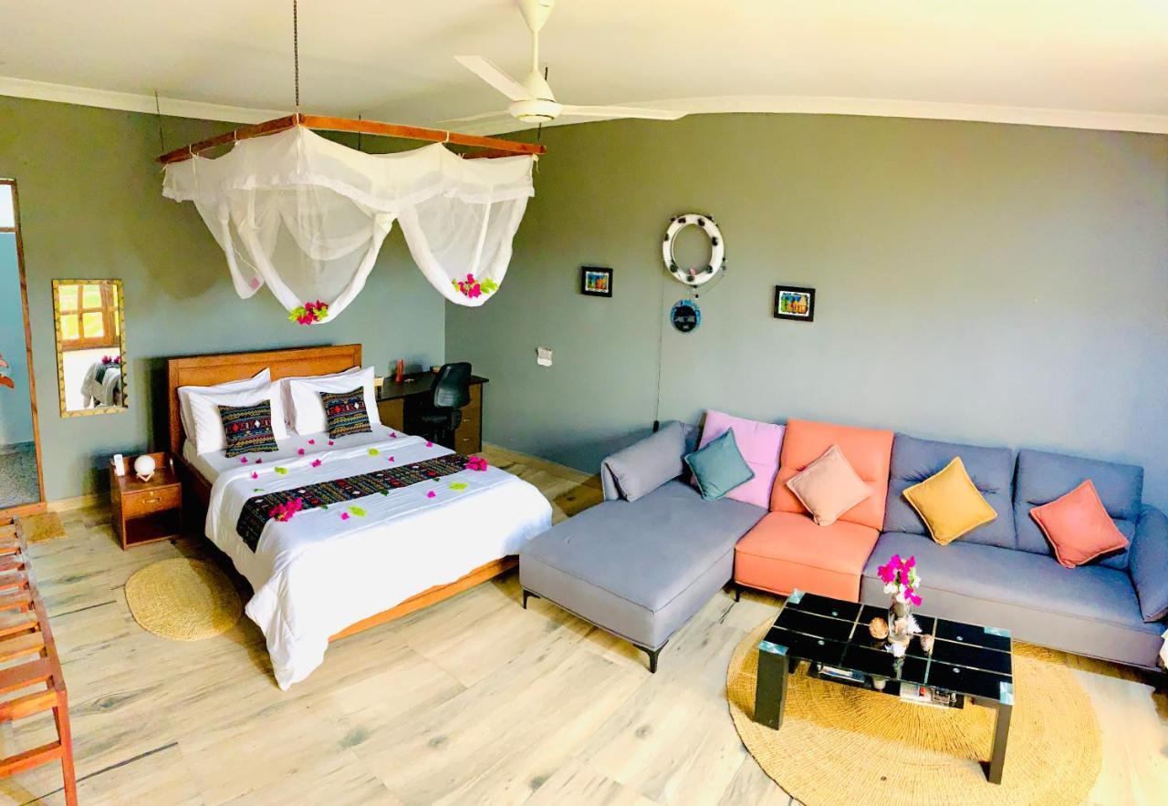 Uroa Getaway Bed & Breakfast Екстериор снимка