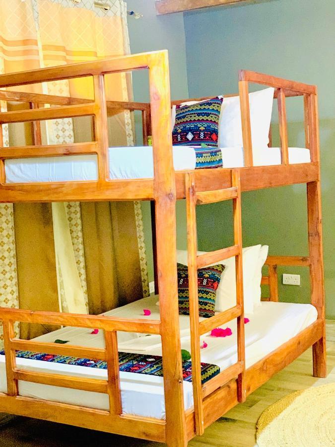 Uroa Getaway Bed & Breakfast Екстериор снимка